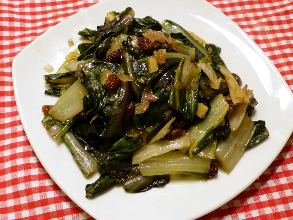 Mangoldgemüse mit Rosinen – eine süß-pikante Kombination