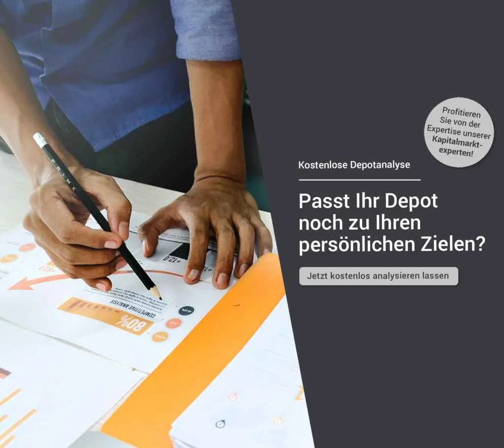 Mann analysiert Finanzdiagramme für eine kostenlose Depotanalyse zur Altersvorsorge