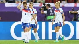 Marie-Antoinette Katoto trifft zum 1:0 für Frankreich.