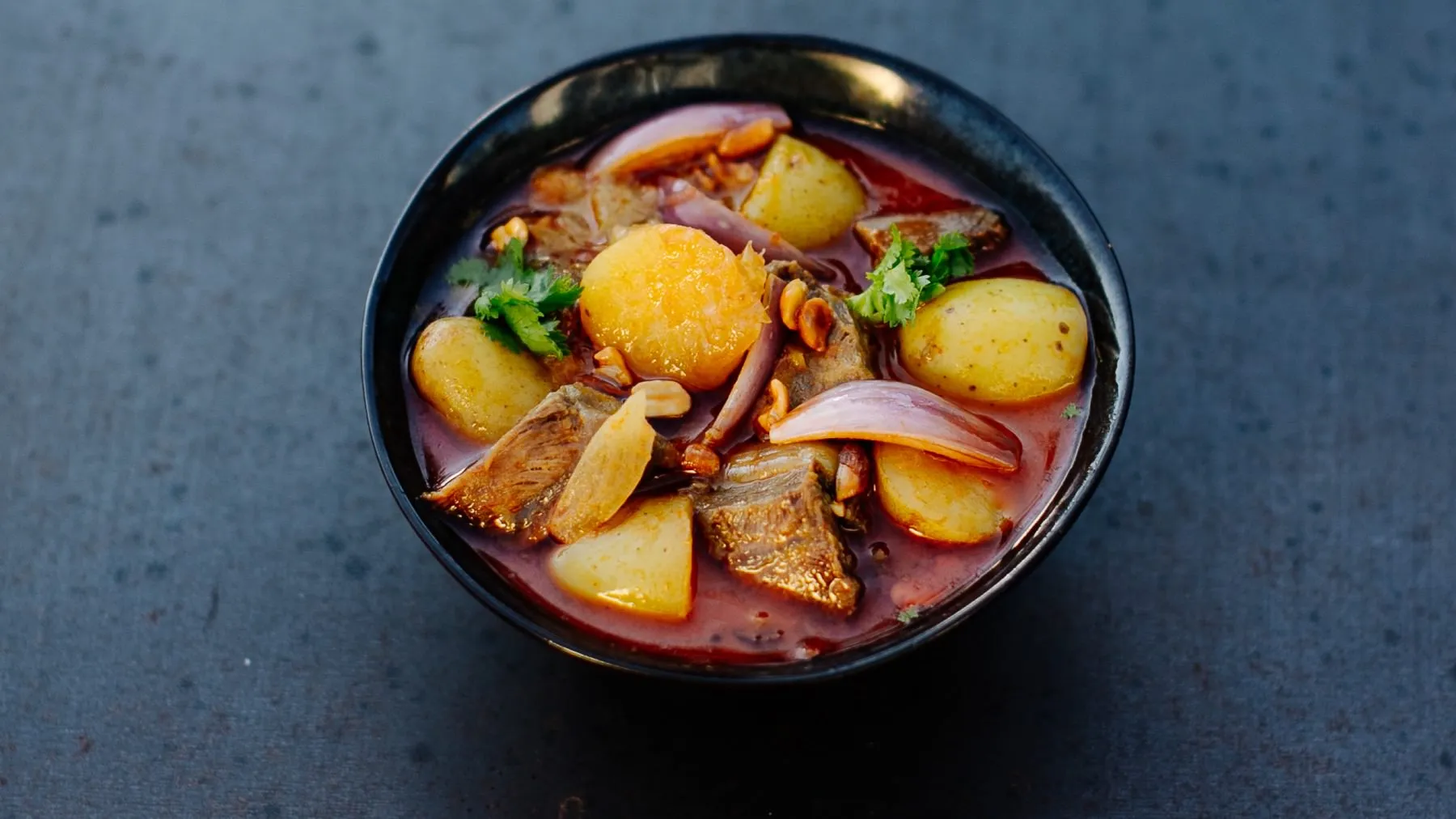 Massaman-Curry mit Rindfleisch und Kartoffeln