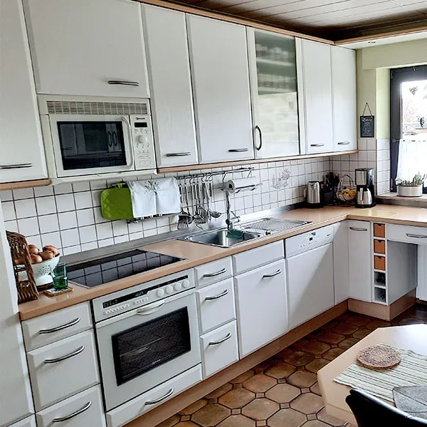 Maßgenau angefertigte Küchenfronten, die perfekt in die bestehende Küche integriert wurden