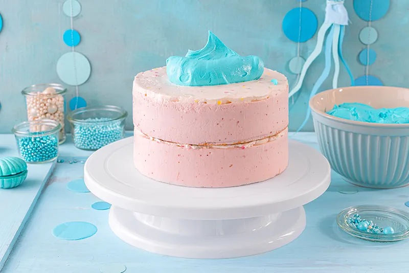 Meerjungfrau Torte mit türkiser Sahnecreme