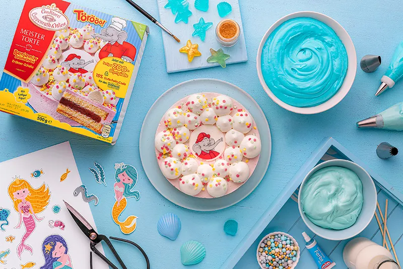 Meerjungfrauen-Torte mit Coppenrath & Wiese Basis, verziert mit Mermaid-Toppern und süßen Muscheln für einen Kindergeburtstag