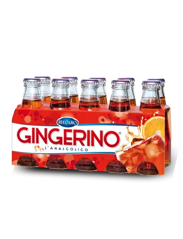 Mehrere Gingerino-Flaschen in einem Supermarktregal, bereit für den Kauf und die Zubereitung von alkoholfreien Cocktails.