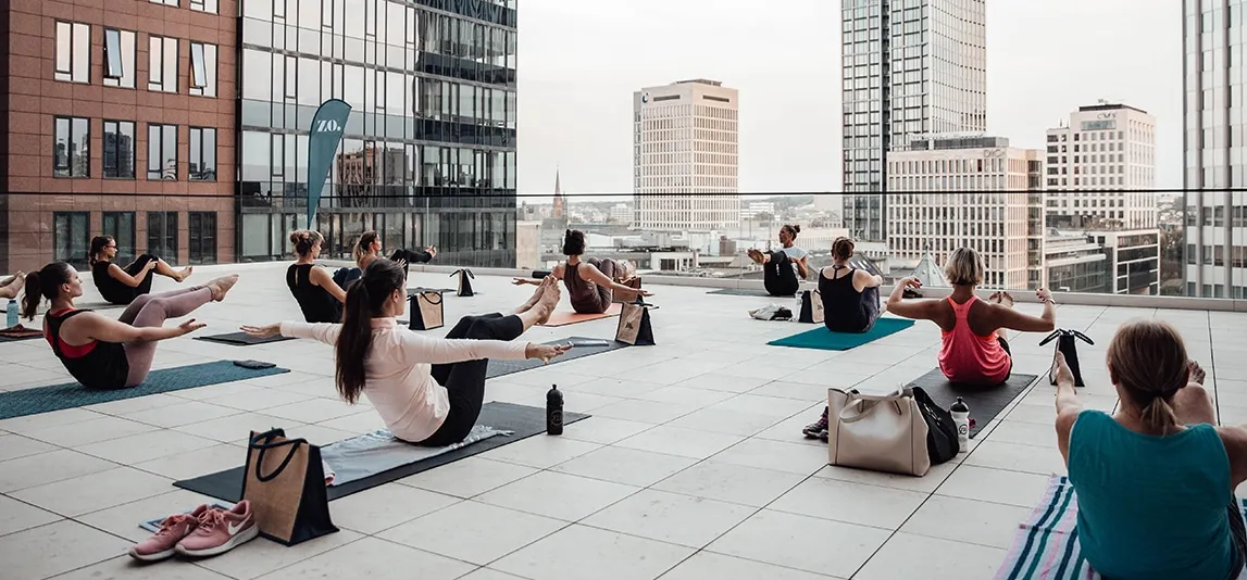 Mehrere Mitgleider bei dem Open Air Fitness Training