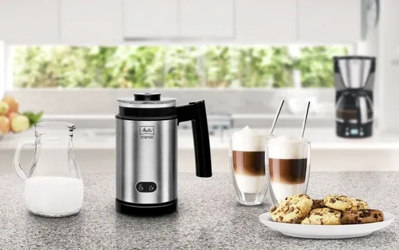 Melitta Cremio Milchaufschäumer in Edelstahl bereitet cremigen Milchschaum