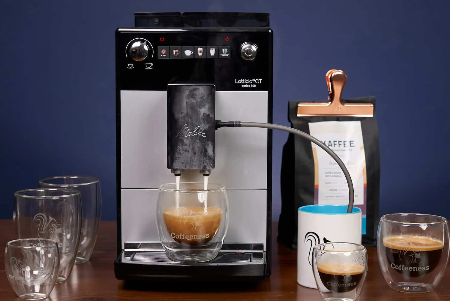 Melitta Latticia OT im Überblick mit Kaffeegetränken