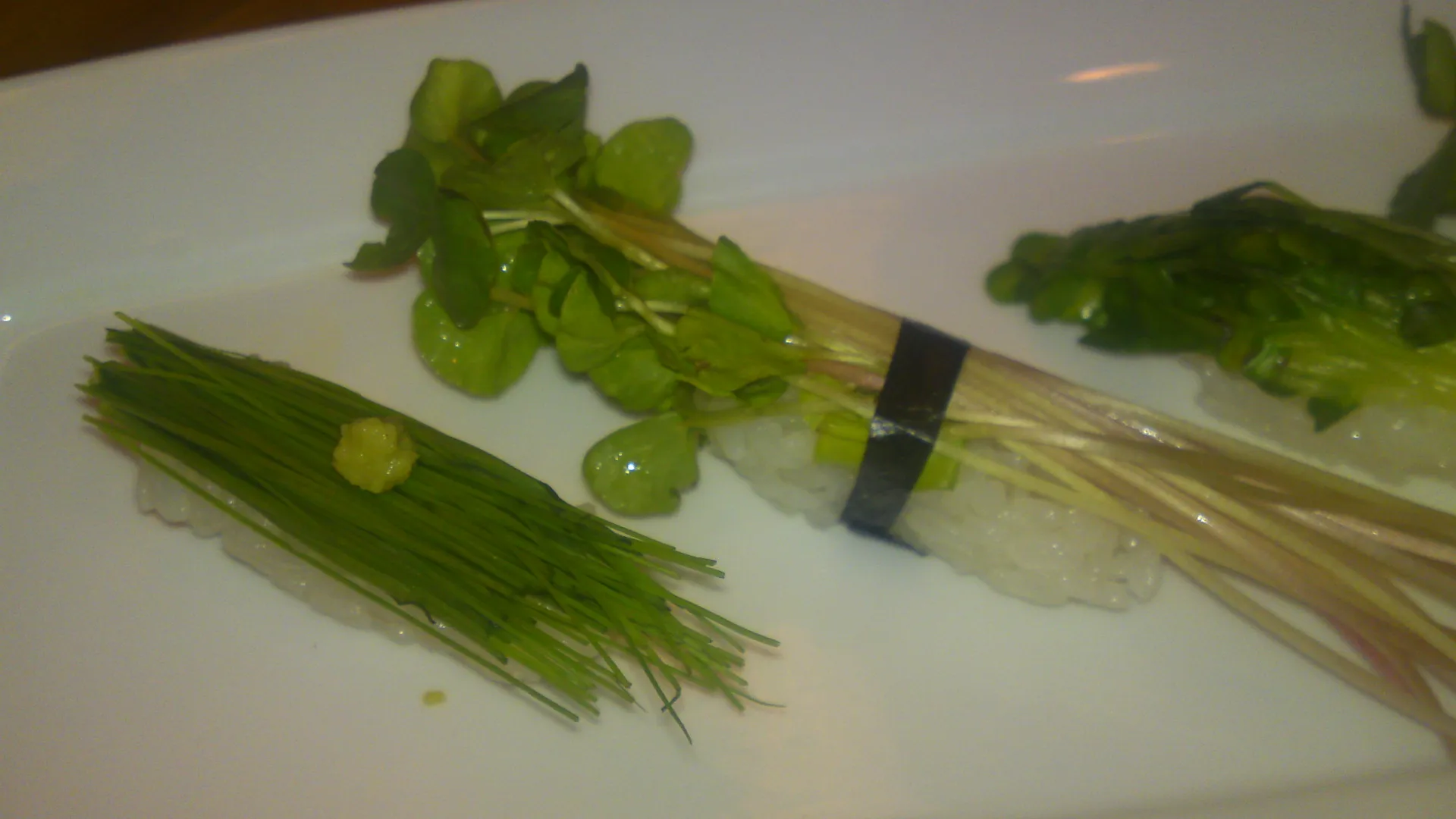 Menegi- und Himesoba-Sprossen-Sushi im japanischen Stil