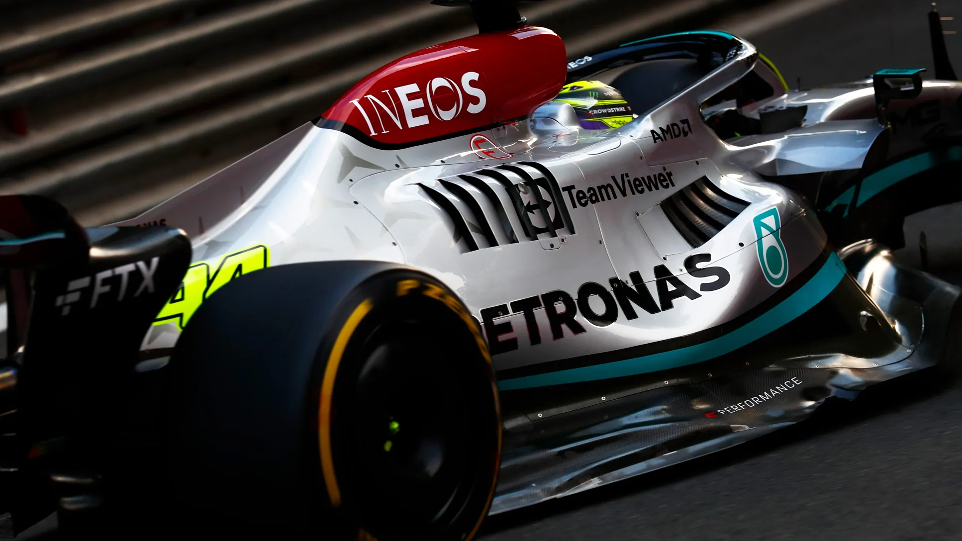 Mercedes Seitenkästen Porpoising