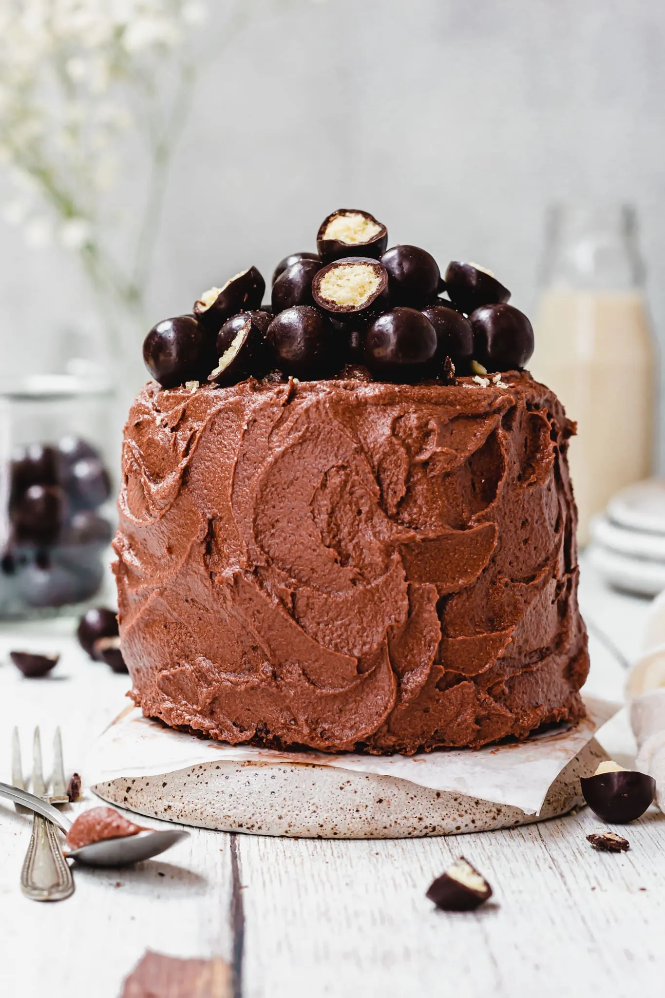 Mini Malteser Torte auf einem kleinen Teller