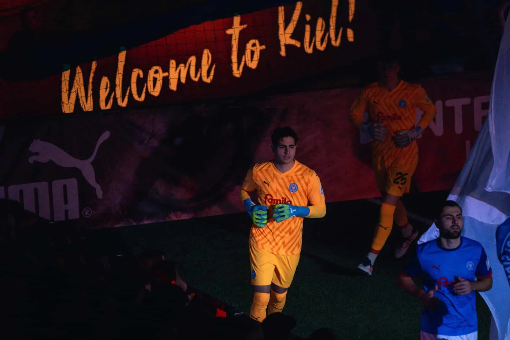 Ministerpräsident Daniel Günther begrüßt die Teams und Fans beim Jubiläums-Budenzauber