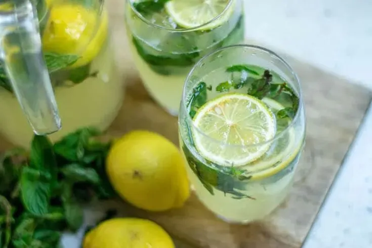 Minz-Eistee-Limonade