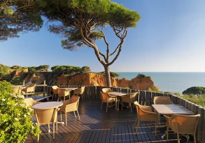 Mirador Bar Pine Cliffs bei Sonnenuntergang