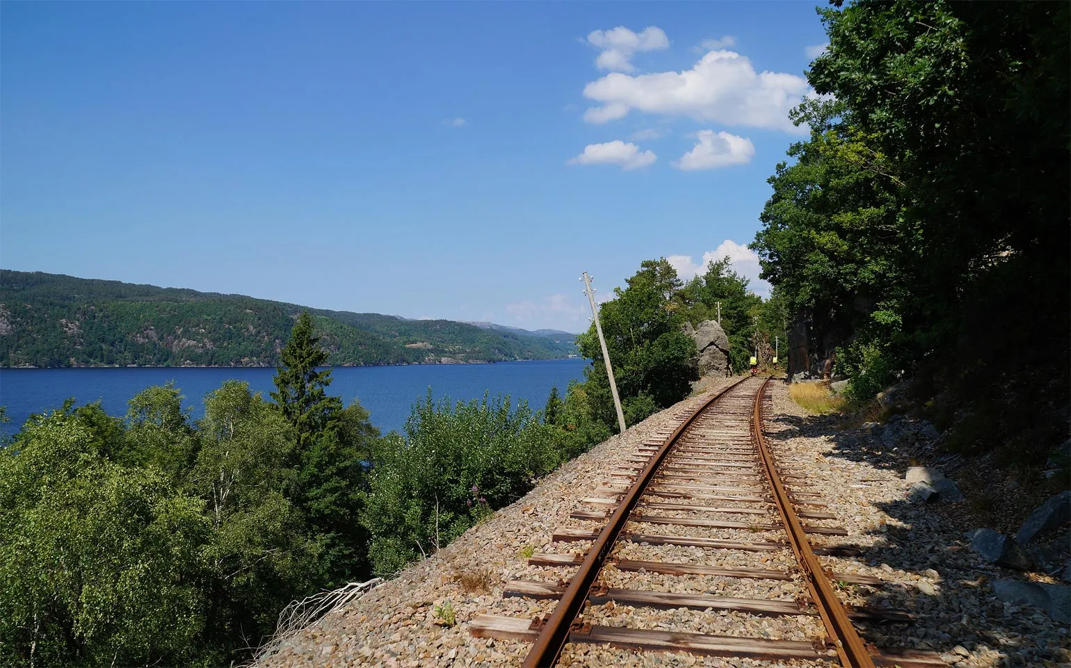 Mit der Draisine auf der stillgelegten Bahnstrecke der Flekkefjordbanen, ein Familienabenteuer in Südnorwegen