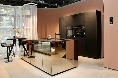 Modernes Küchenstudio von next125 Concept Store in Rüttenscheid bei der Eröffnung.