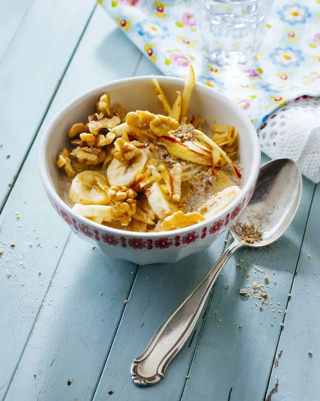 Müsli mit Früchten und Nüssen