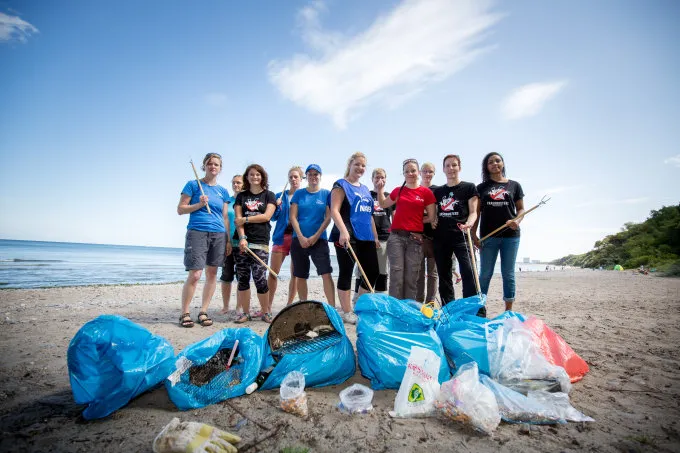 NABU-Aktive bei der Arbeit in der Natur.