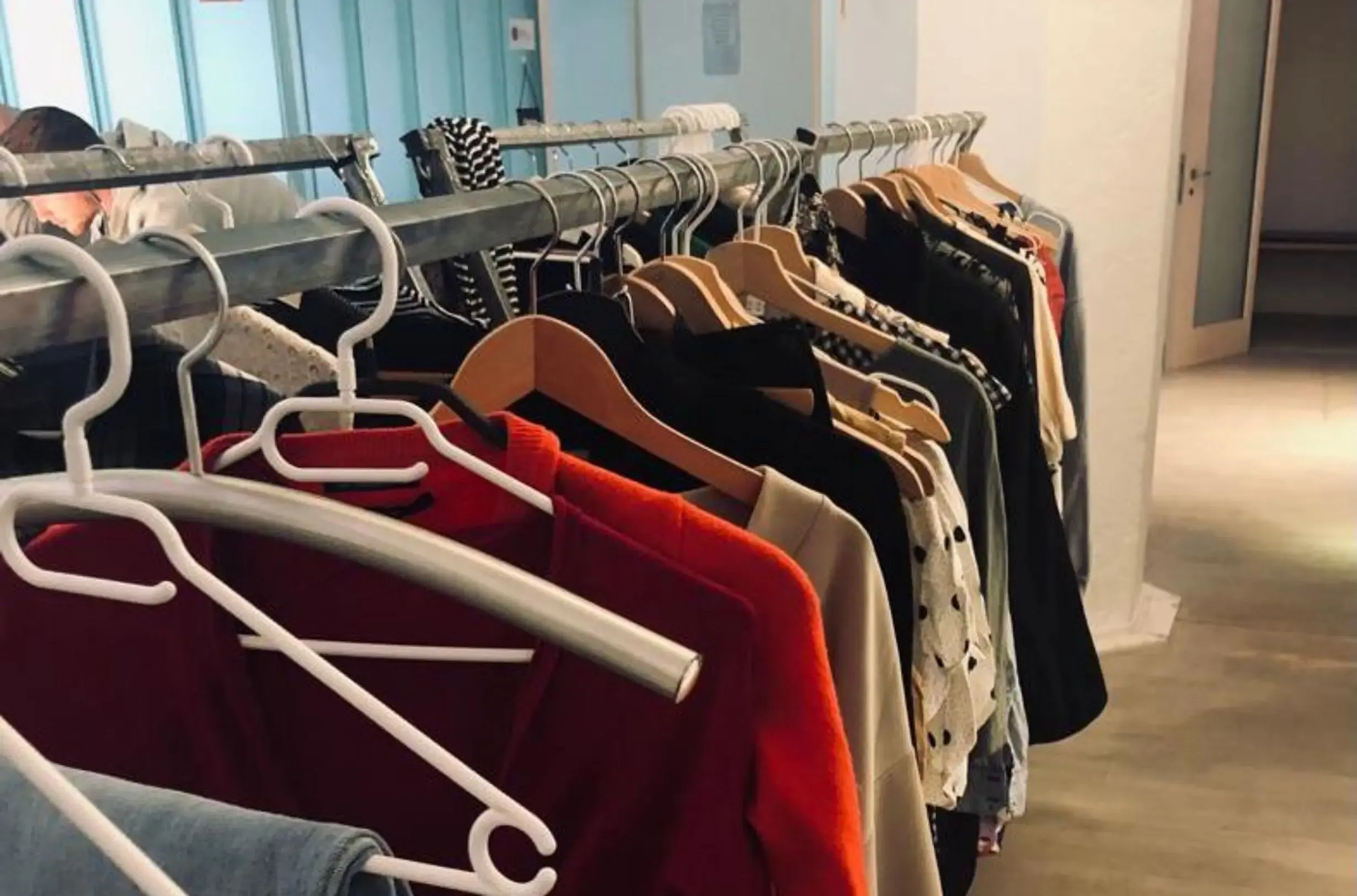 Nachhaltige Mode: Der Kleidertausch ist eine umweltfreundliche Alternative zum Neukauf.