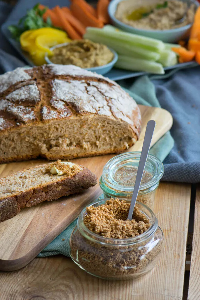 Nahaufnahme von Sesamsalz, schnell und einfach im Thermomix hergestellt