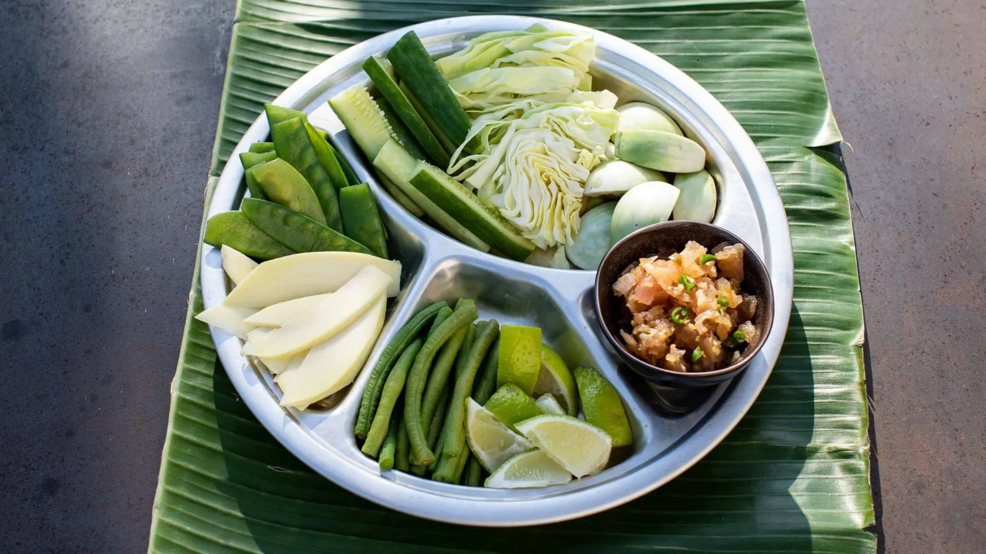 Nam Prik Num – Gegrillter Chili-Dip mit Gemüse