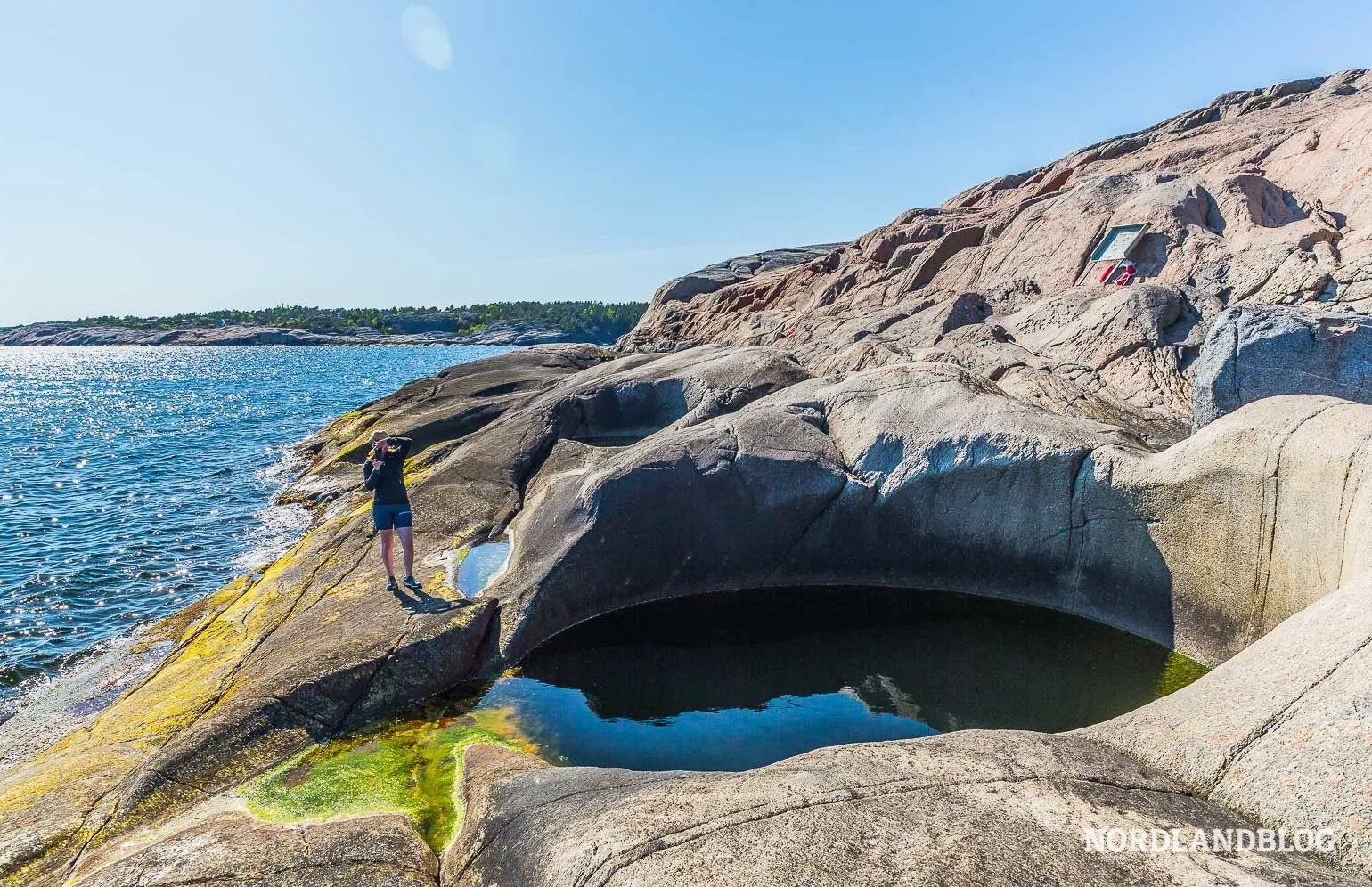Natürliche Gletschertöpfe und Felsbecken, die Jettegrytene, laden zum Baden in Südnorwegen ein