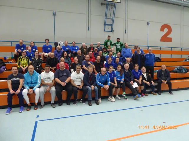 Neujahrsturnier 2020: Volle Konzentration beim Aufschlag