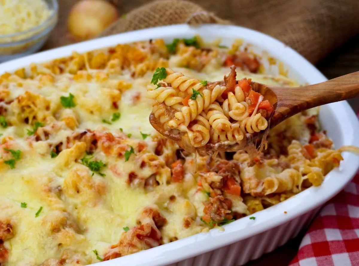 Nudelauflauf mit Hackfleisch und Gemüse