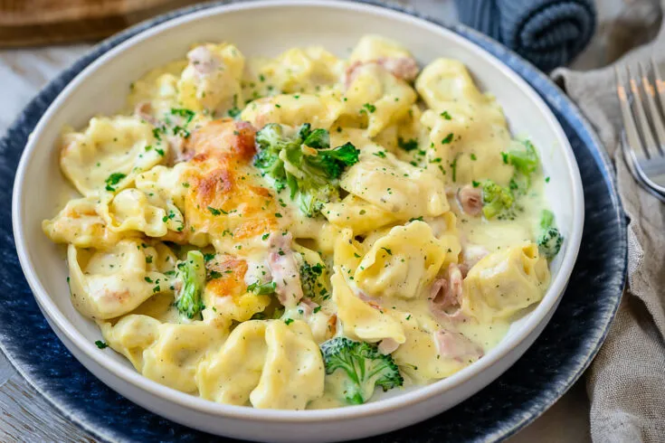 Ofen-Tortellini-in-Sahnesauce-5-735x490