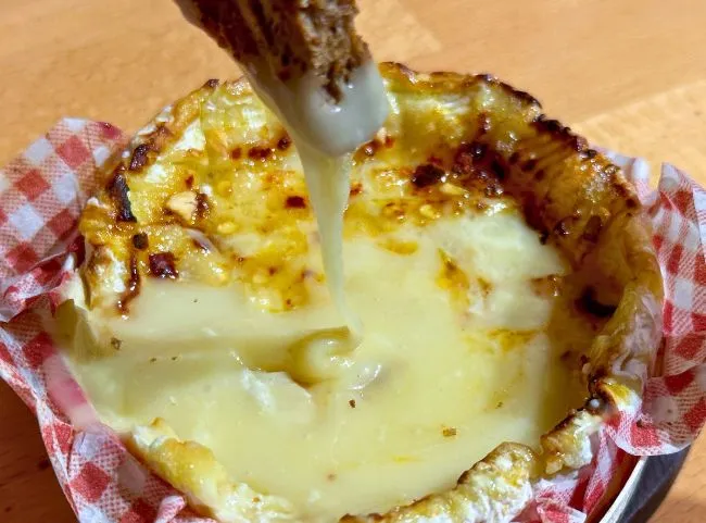 Ofenkäse in der Heißluftfritteuse, schnell und einfach selbst gemacht mit wenigen Zutaten