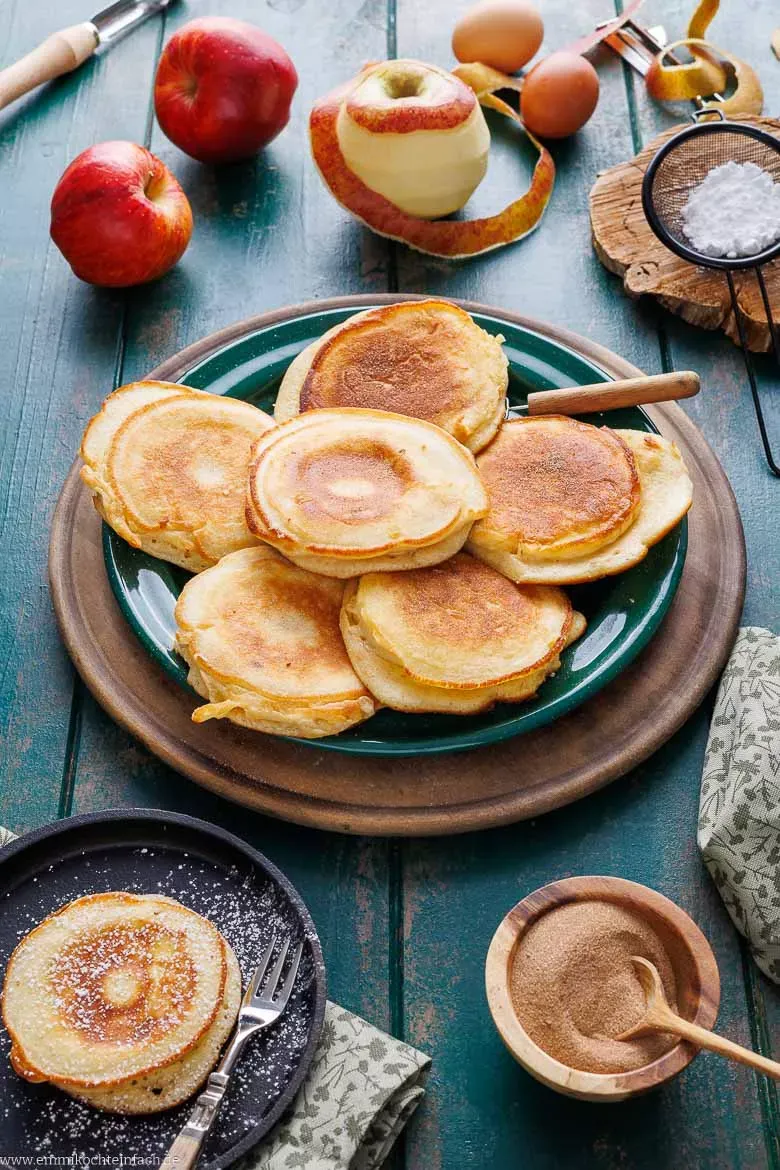Omas Apfelküchlein sind ein Klassiker und verbinden Nostalgie mit Genuss