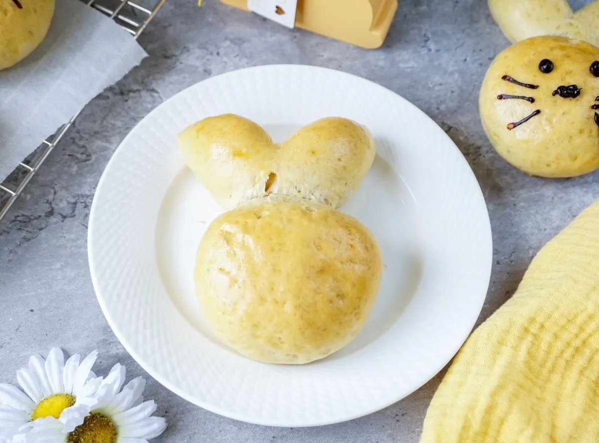 Osterhasen-Milchbrötchen ohne Zucker backen