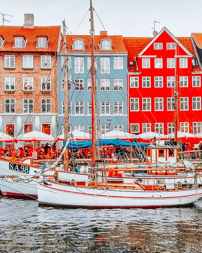 Ostern Reisetipps: Bunte Häuser am Nyhavn Hafen in Kopenhagen