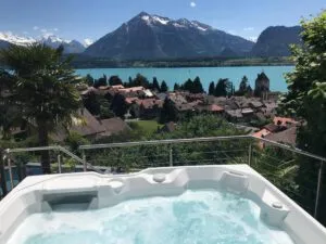 Otium Erholungs-Oasen mit Blick auf den Thunersee und Schloss Oberhofen