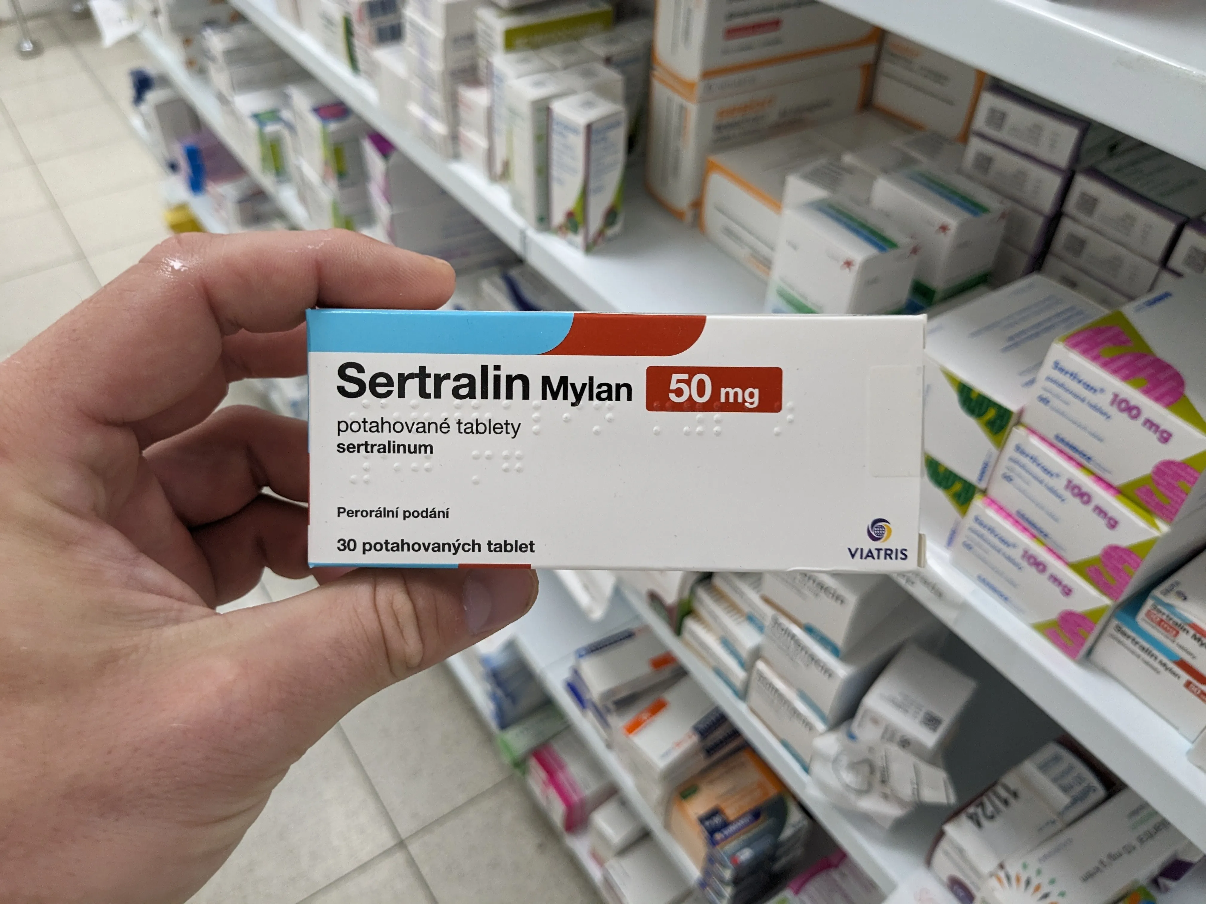 Packung Sertralin-Medikamente, ein SSRI mit geringerem Risiko für Arzneimittelwechselwirkungen