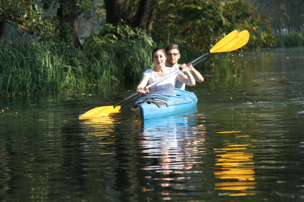 Paddler im Spreewald, ein klassisches Lausitz Sportevent-Erlebnis