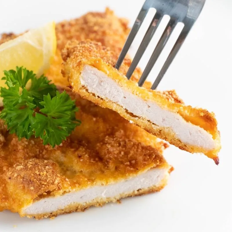Paniertes Low Carb Putenschnitzel mit Parmesan-Panade ohne Kohlenhydrate
