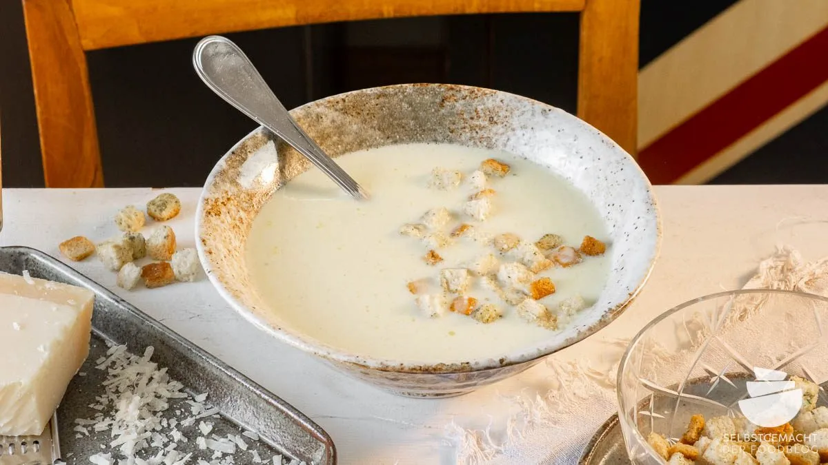 Parmesansuppe in 20 Minuten