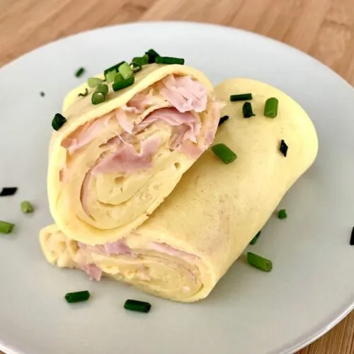 Pfannkuchen-Rolle mit Schinken und Käse aus der OptiGrill Backschale