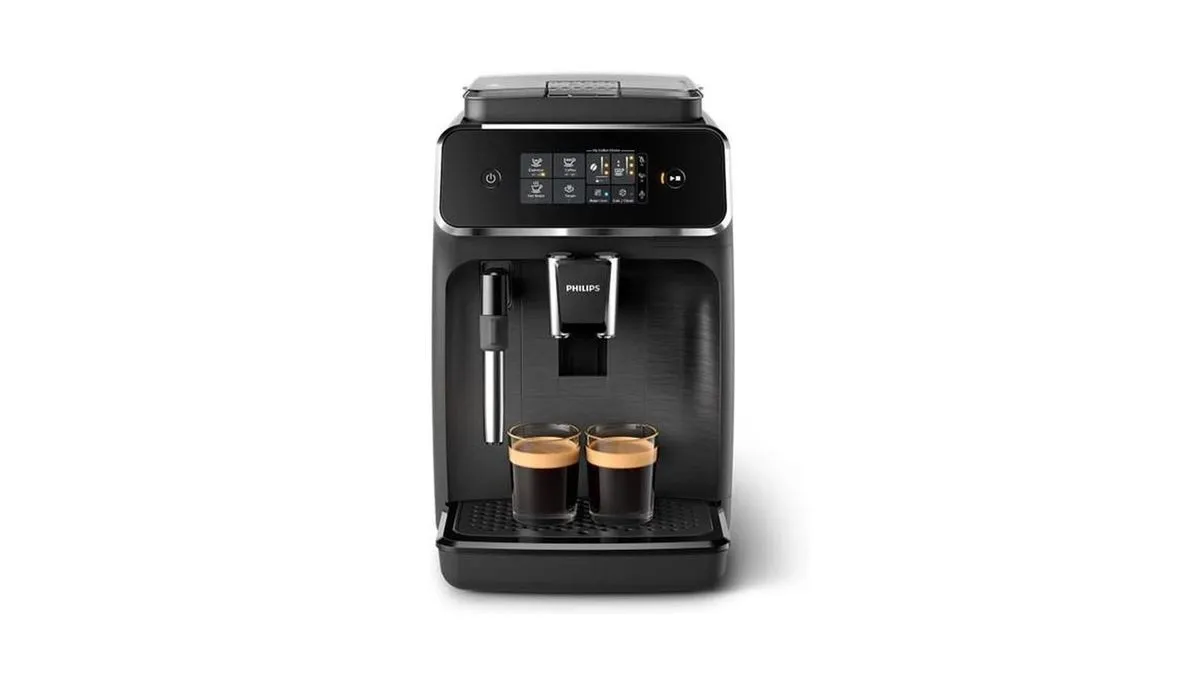 Philips Kaffeevollautomat EP2220/10 in Schwarz, Seitenansicht, bereit zur Kaffeezubereitung, mit Keramikmahlwerk.