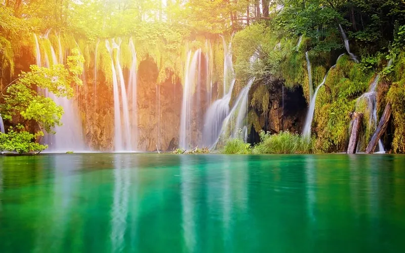 Plitvicer Seen Nationalpark mit Wasserfällen
