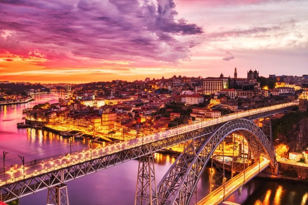 Porto bei Nacht mit der Ponte Dom Luís I
