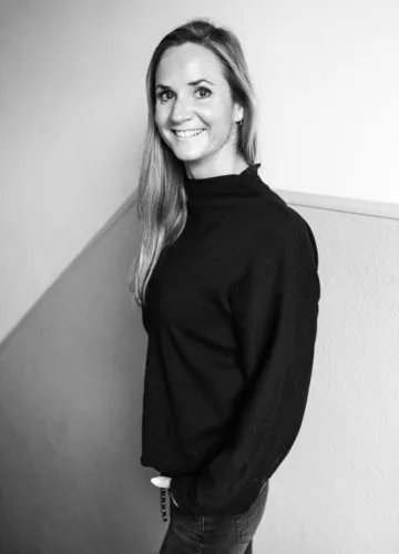 Porträtfoto von Christin Murach-Lehmann, verantwortlich für Personal, Marketing und PR bei der CAD-Agentur Lehmann, in Schwarz-Weiß.