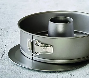 Preisgünstige und hochwertige Baker's Best Springform von Birkmann mit Rezept-QR-Code