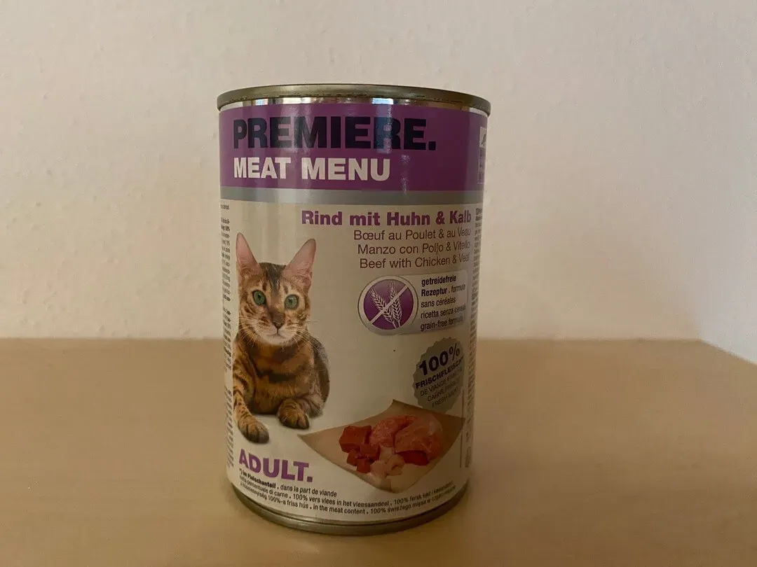 Premiere-Katzenfutter-Test-Rind-mit-Huhn-und-Kalb