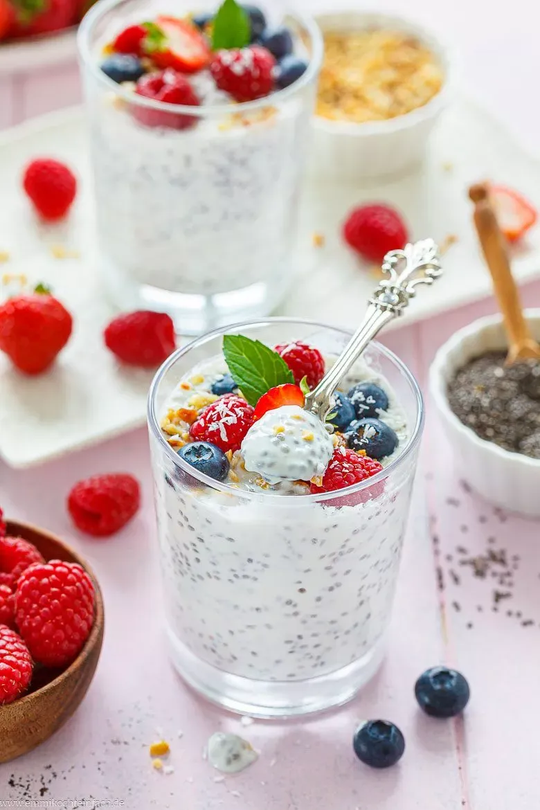 Pudding aus Chia Samen, Milch und Joghurt