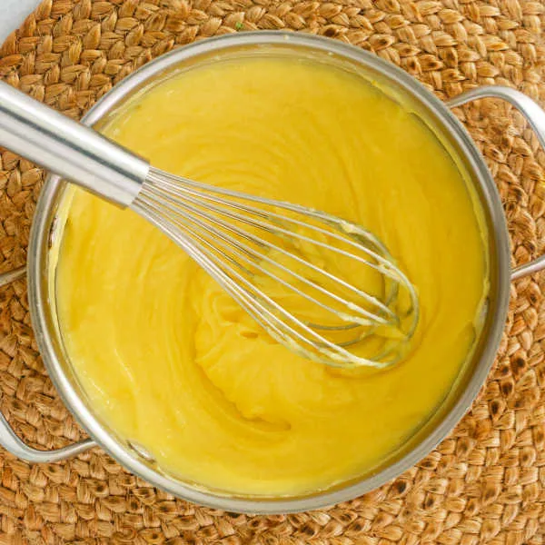 Pudding nach Packungsanweisung zubereiten