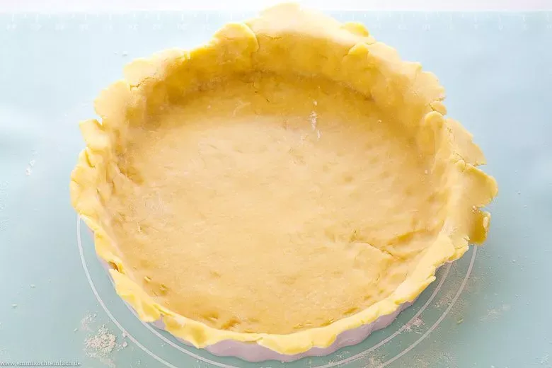 Quiche Teig Rezept - salziger Mürbeteig ganz einfach - www.emmikochteinfach.de