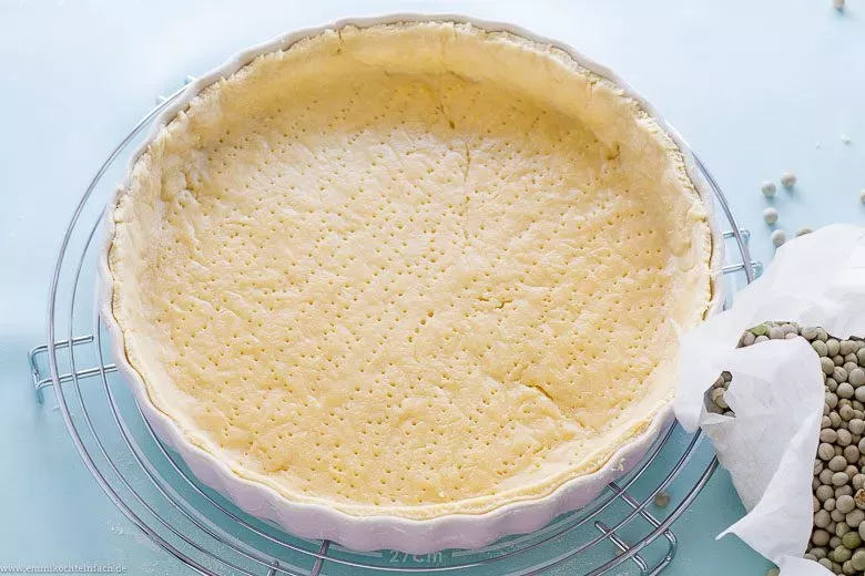 Quicheteig Rezept - salziger Mürbeteig ganz einfach - www.emmikochteinfach.de