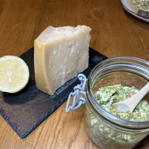 Reich an Eiweiß und entzündungshemmenden Nährstoffen: Italienischer Brotaufstrich, eine köstliche Option für Arthrose Ernährung Rezepte.