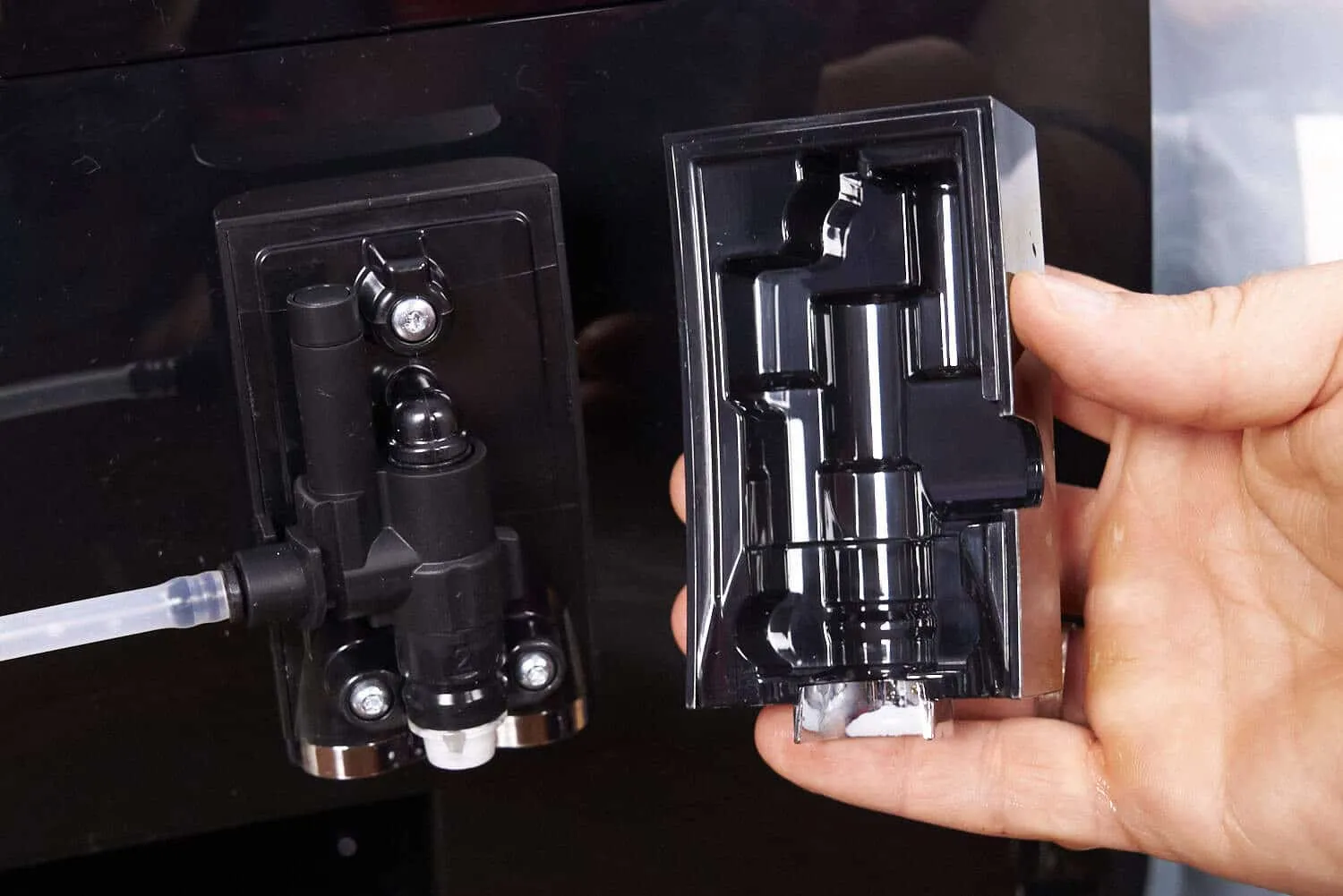 Reinigung des Milchschaumsystems der Jura C8